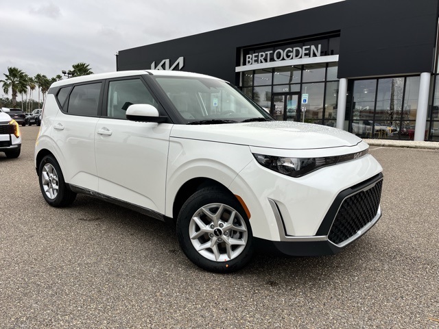 2025 Kia Soul LX's photo