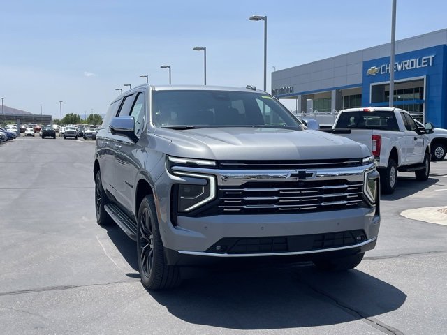 2025 Chevrolet Suburban Premier photo 2