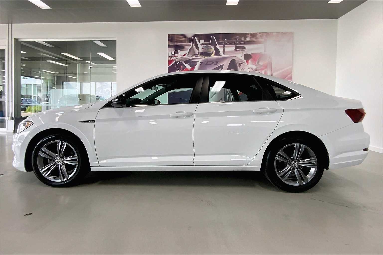 2021 Volkswagen Jetta R-Line photo 3