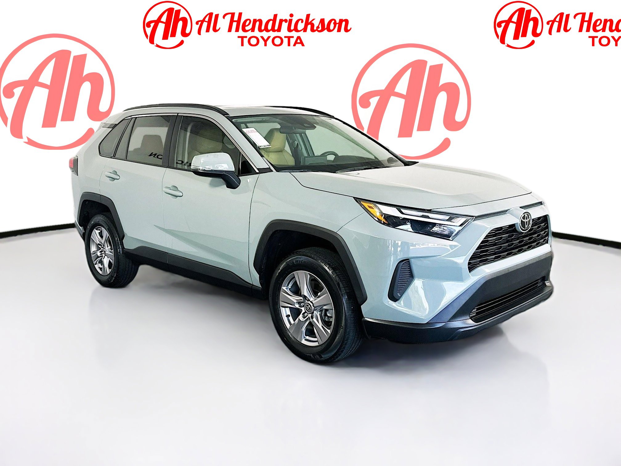 2023 Toyota RAV4 XLE's photo