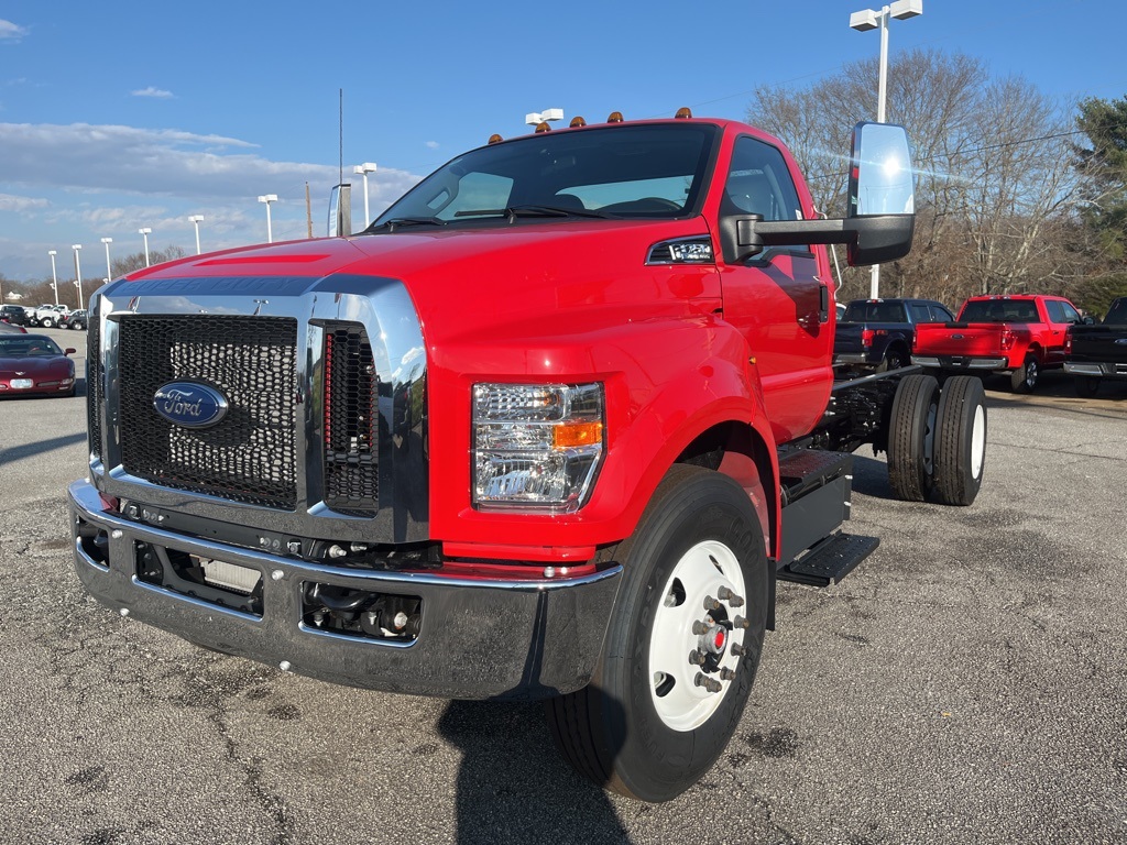 New 2025 Ford F-650-750 F-750 SD Gas Straight Frame's photo