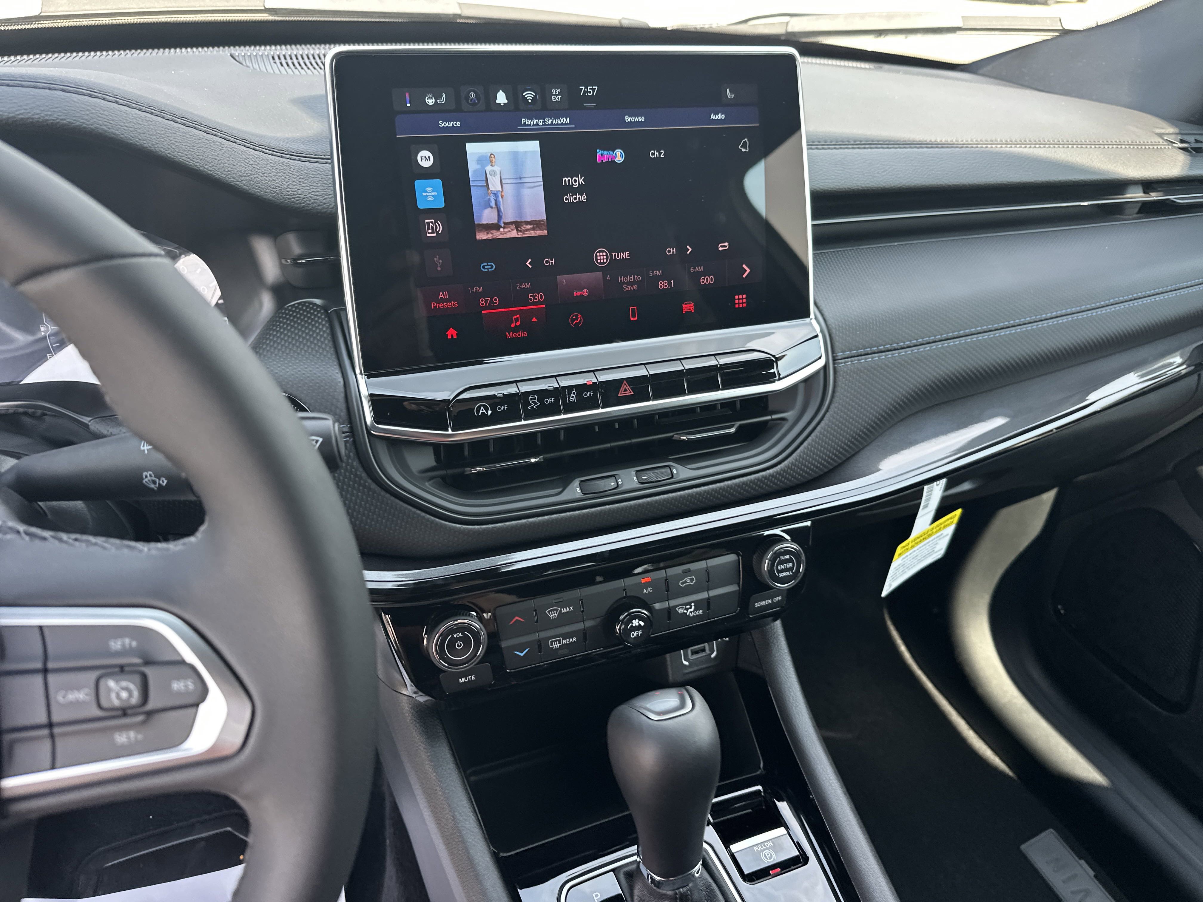 2025 Jeep Compass Latitude photo 8