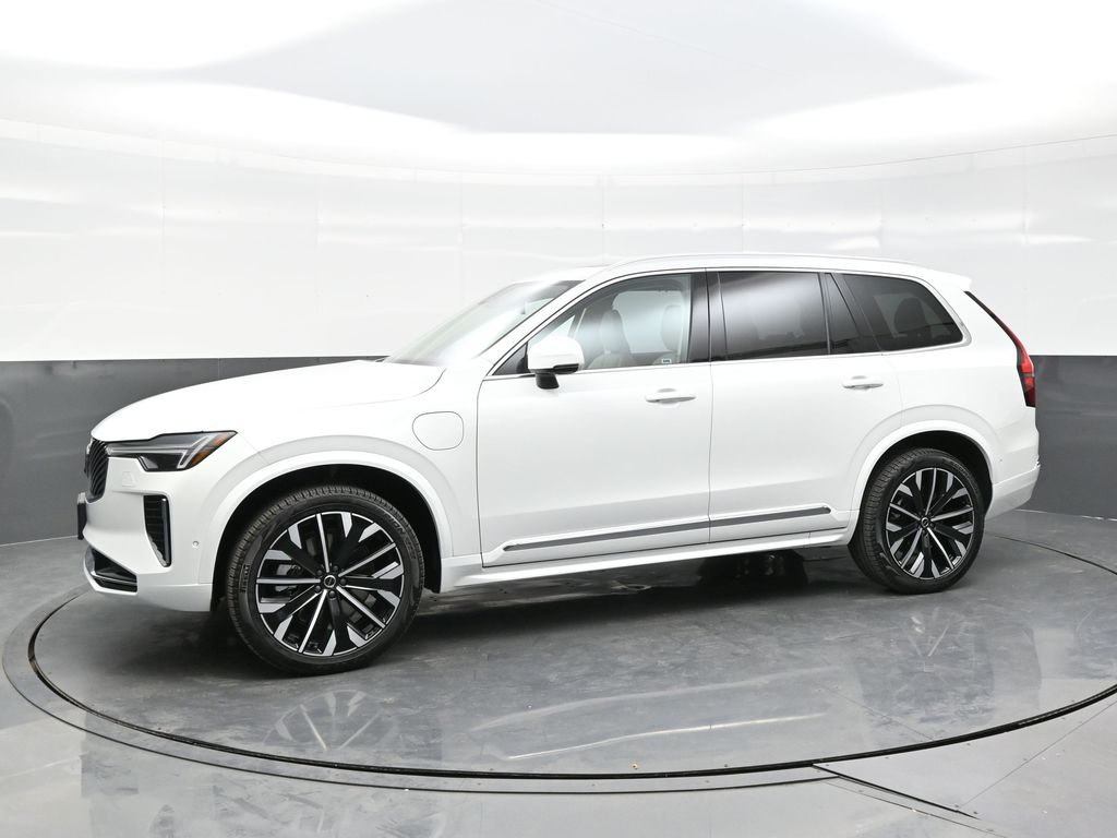 2025 Volvo XC90 T8 photo 2