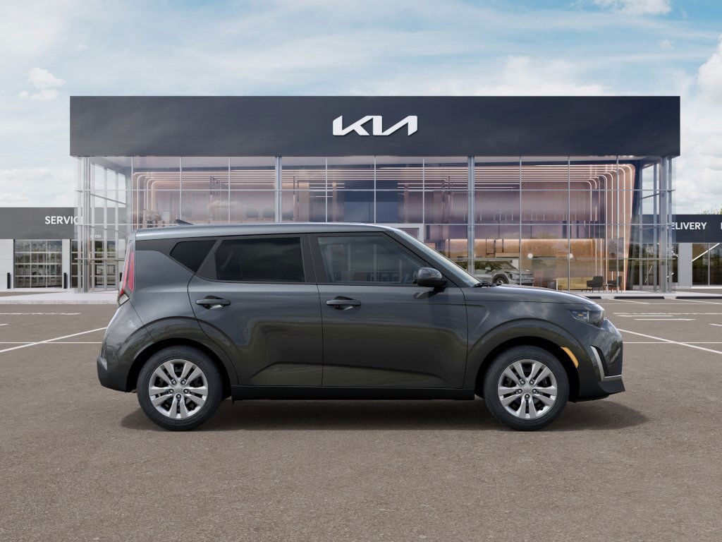 2025 Kia Soul LX photo 7
