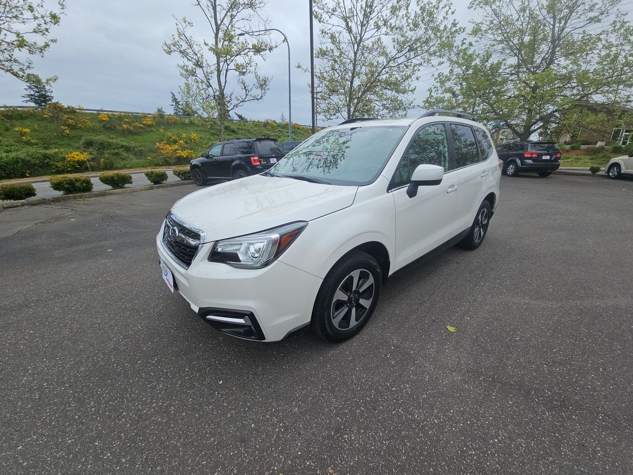 Used 2018 White Subaru LIMITED AWD image 1