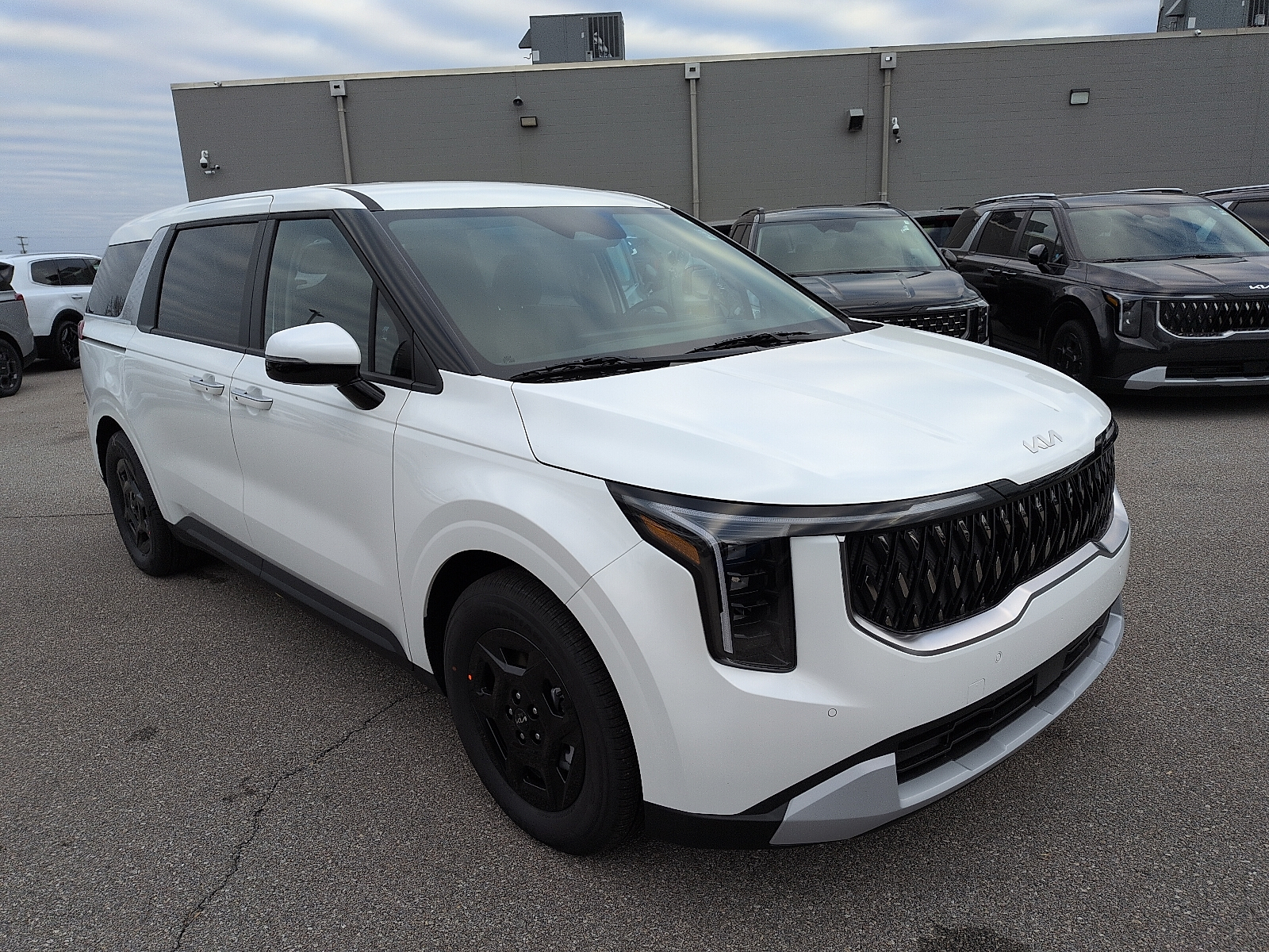 2026 Kia Carnival LXS's photo