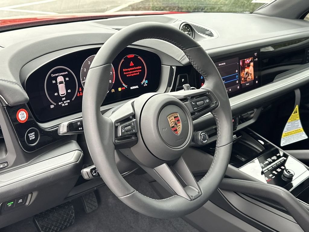 2025 Porsche Cayenne Base photo 18