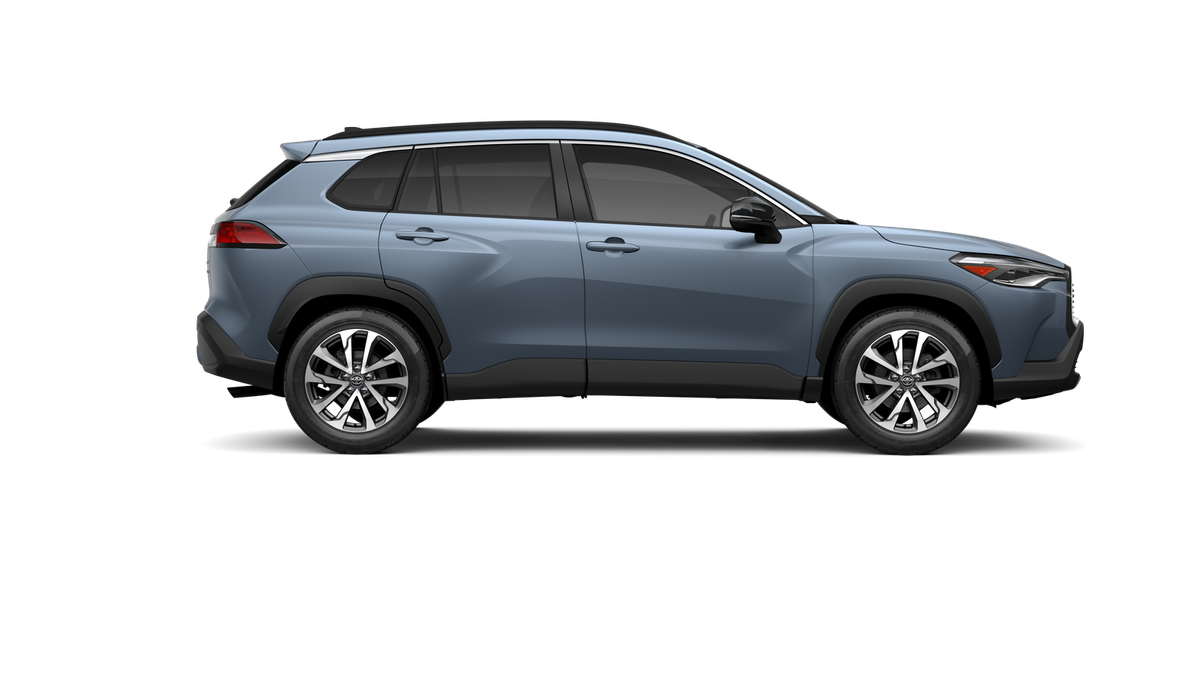 2025 Toyota Corolla Cross XLE photo 12