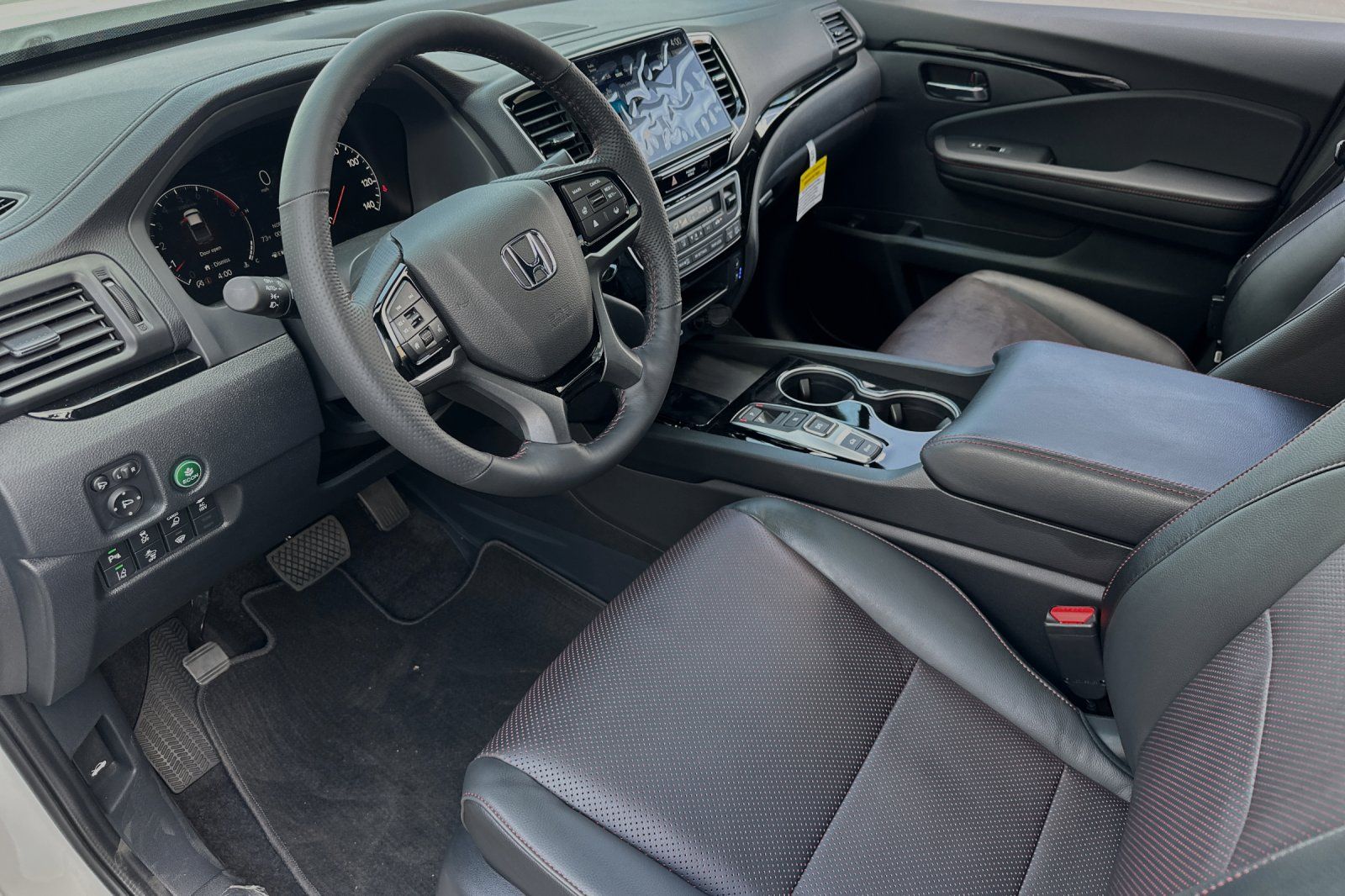 2025 Honda Ridgeline Black Edition photo 9