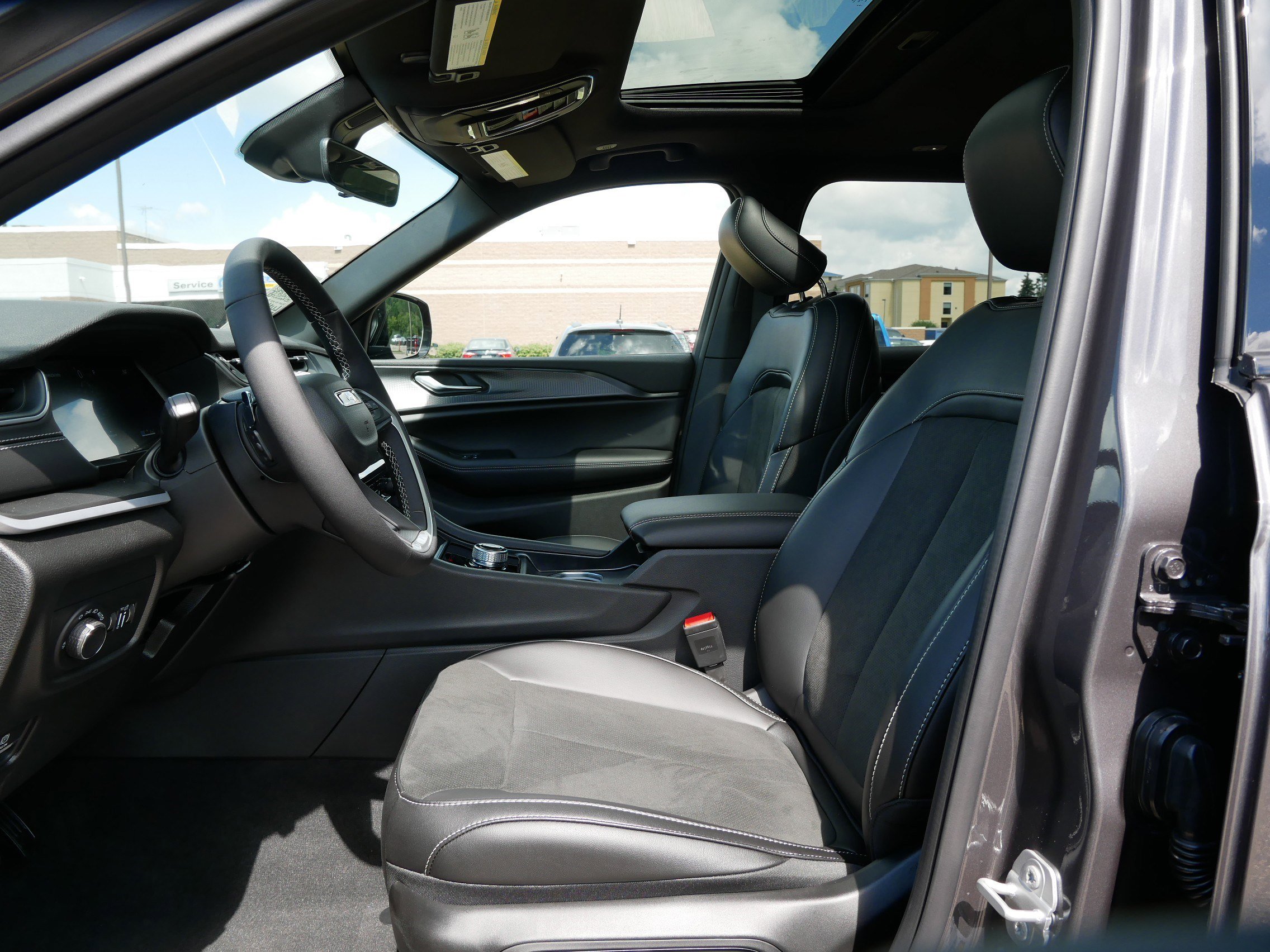 2025 Jeep Grand Cherokee Altitude X photo 3