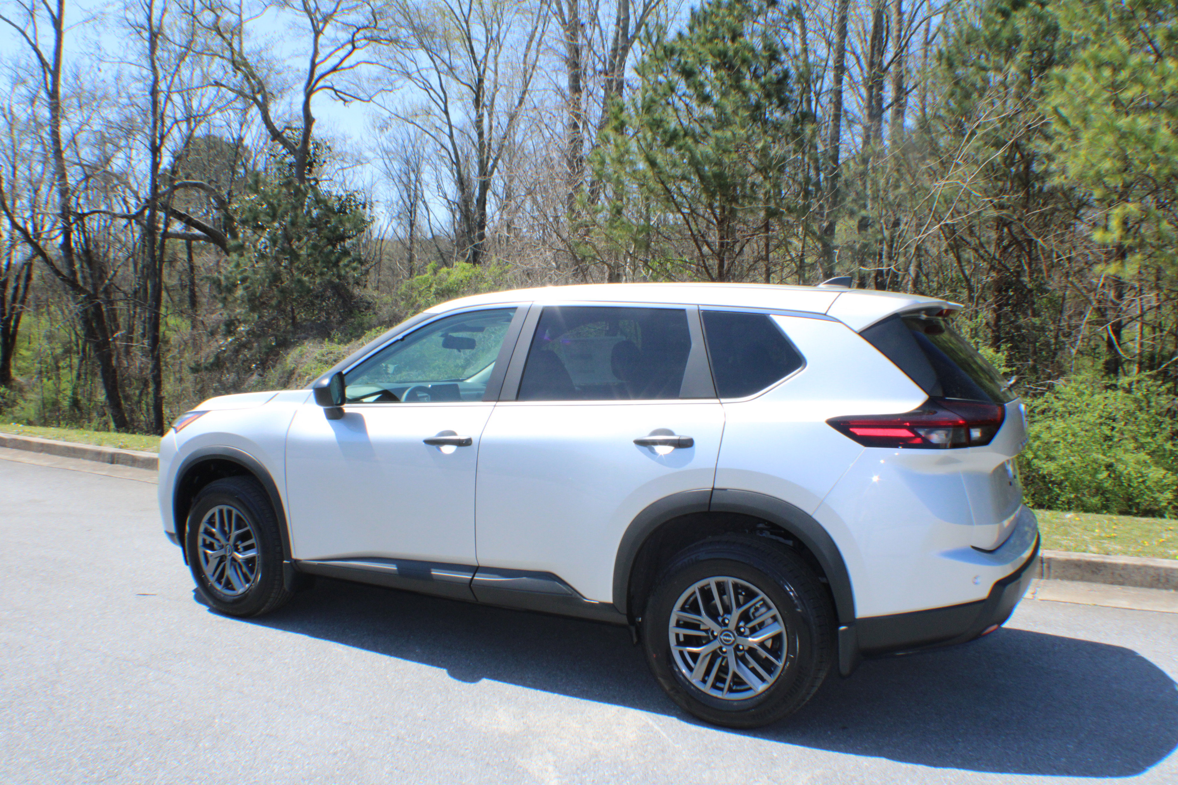 2025 Nissan Rogue S photo 3