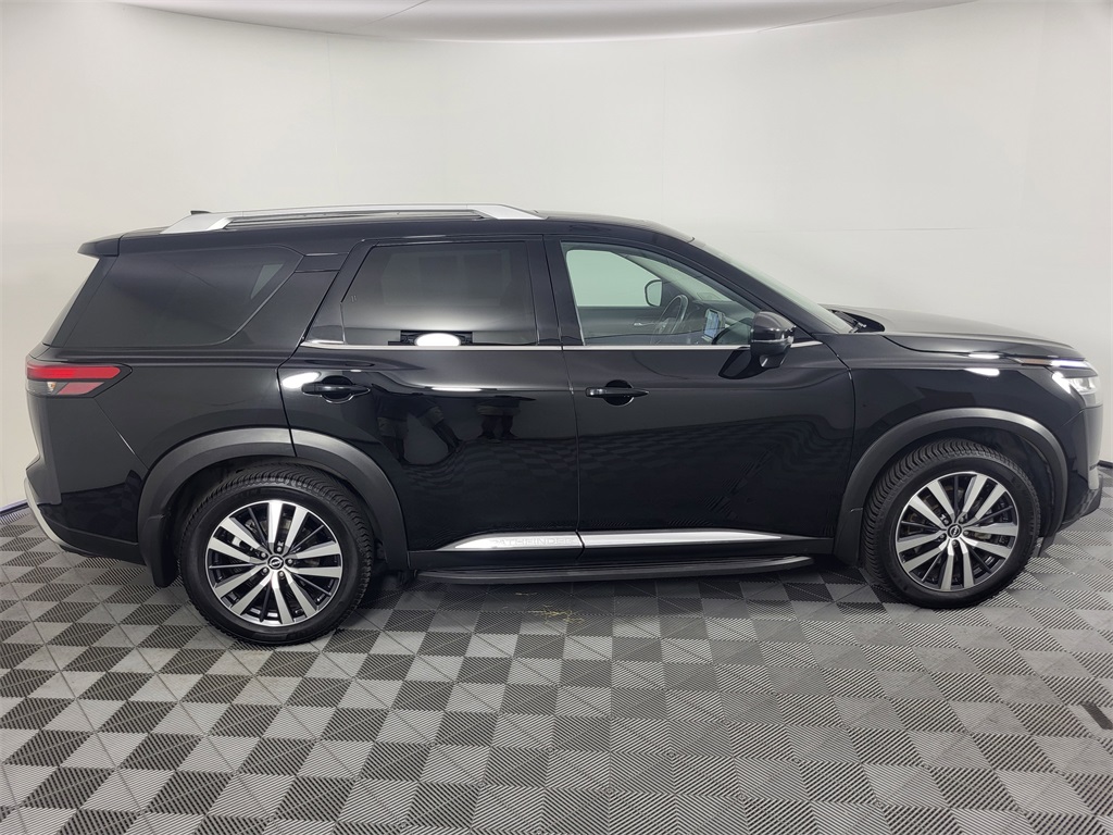 2022 Nissan Pathfinder Platinum photo 4