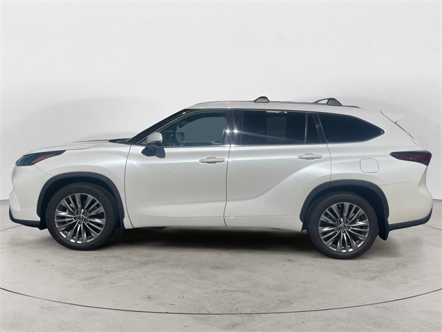 2020 Toyota Highlander Platinum photo 2