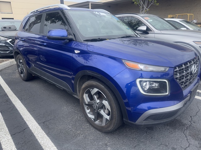 2022 Hyundai Venue SEL Limited photo 2