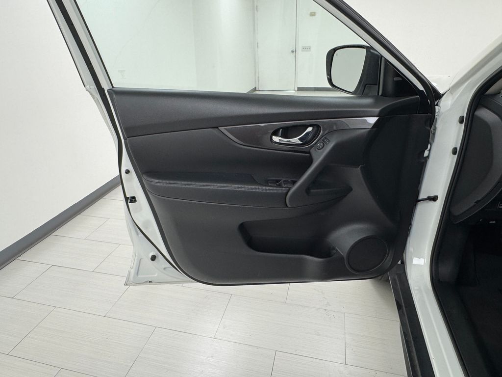 2020 Nissan Rogue SV photo 7