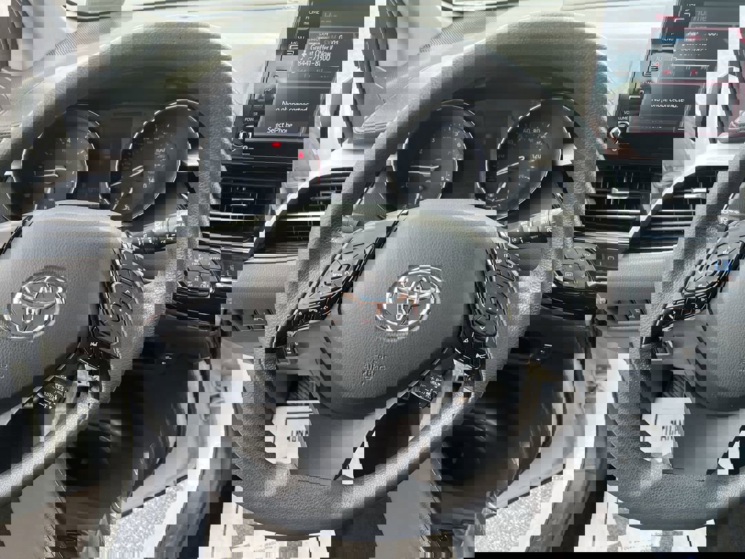 2021 Toyota C-HR LE photo 15