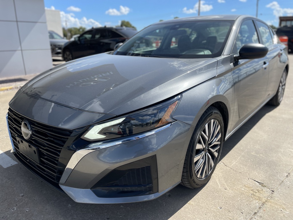 2024 Nissan Altima 2.5 SV photo 2