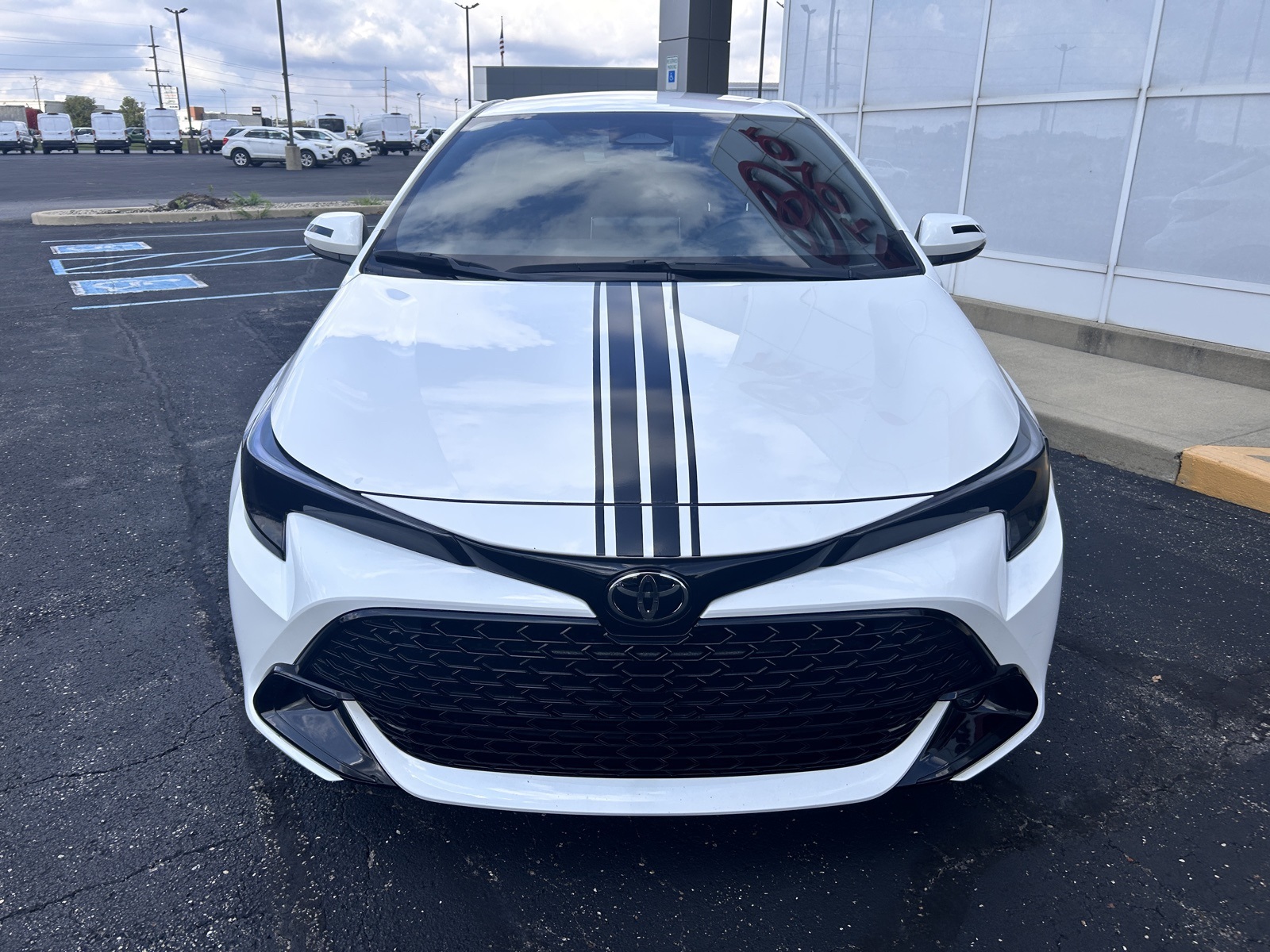 2025 Toyota Corolla SE photo 3