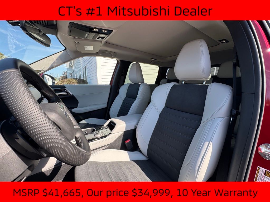 2025 Mitsubishi Outlander SE photo 8