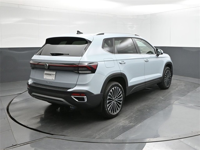 2025 Volkswagen Taos SE photo 11