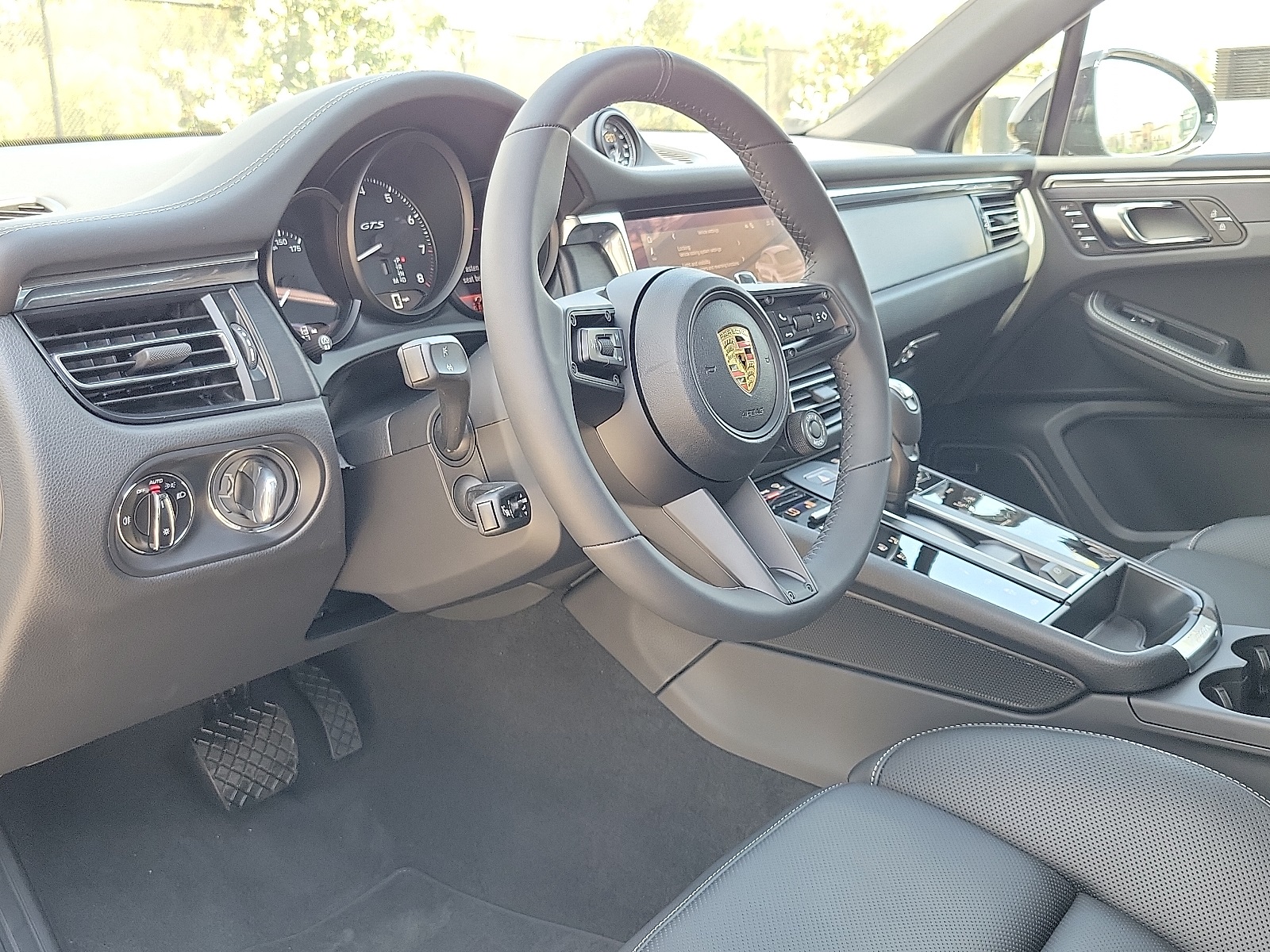 2026 Porsche Macan GTS photo 3