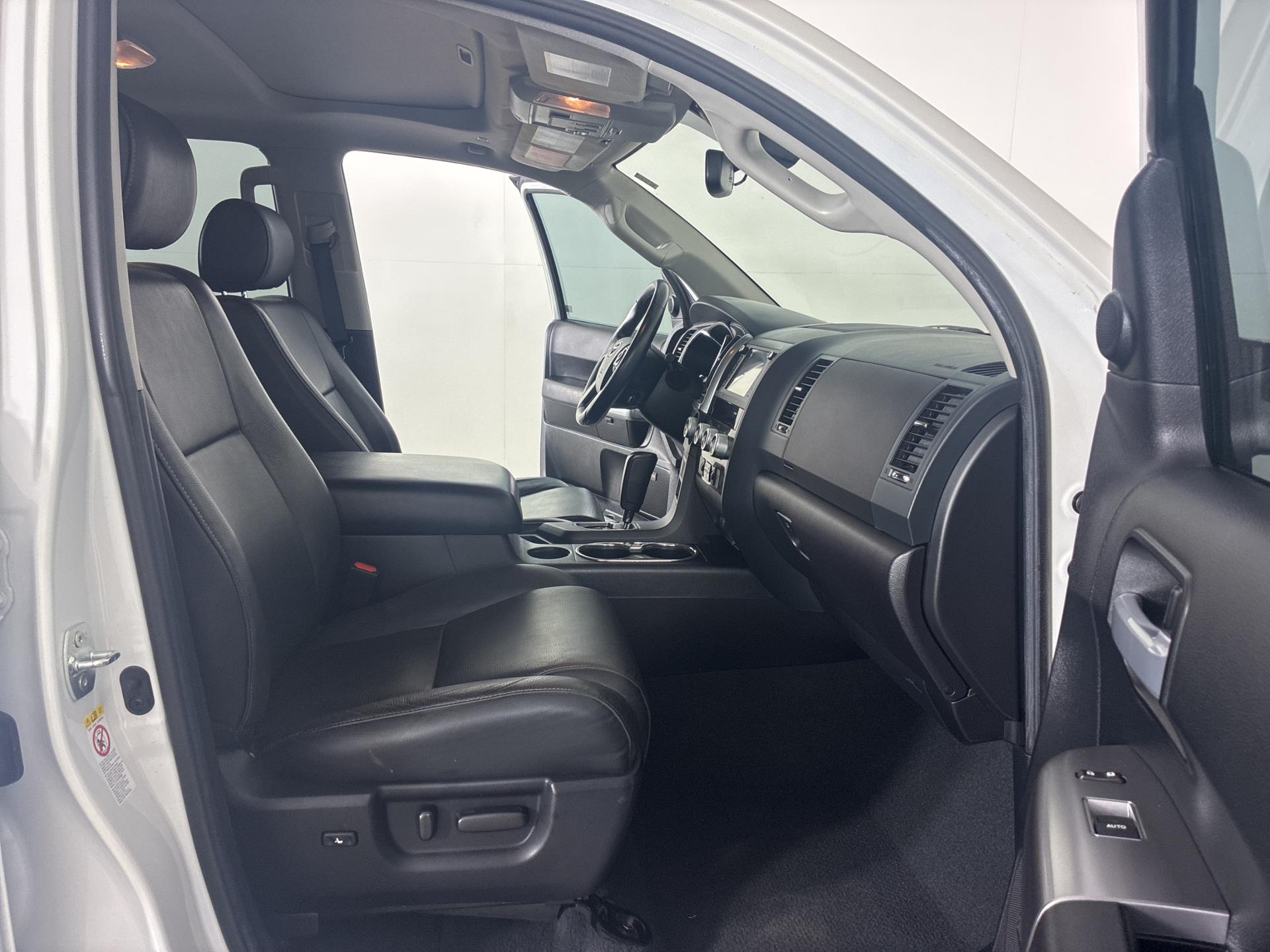 2021 Toyota Sequoia photo 14