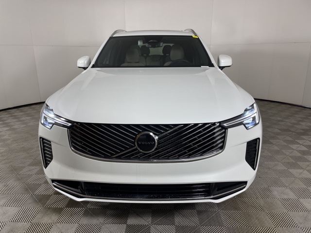 2025 Volvo XC90 T8 Core photo 3