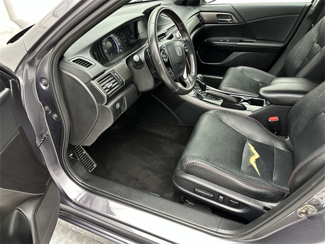 2017 Honda Accord Sport photo 2