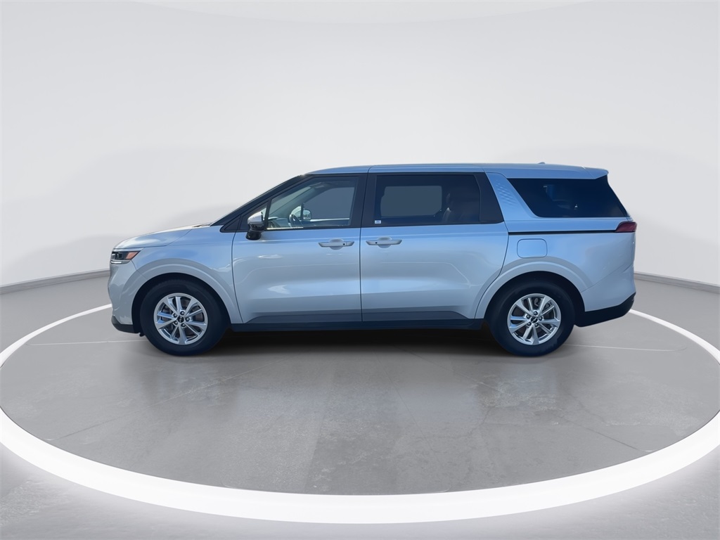 2022 Kia Carnival LXS photo 4