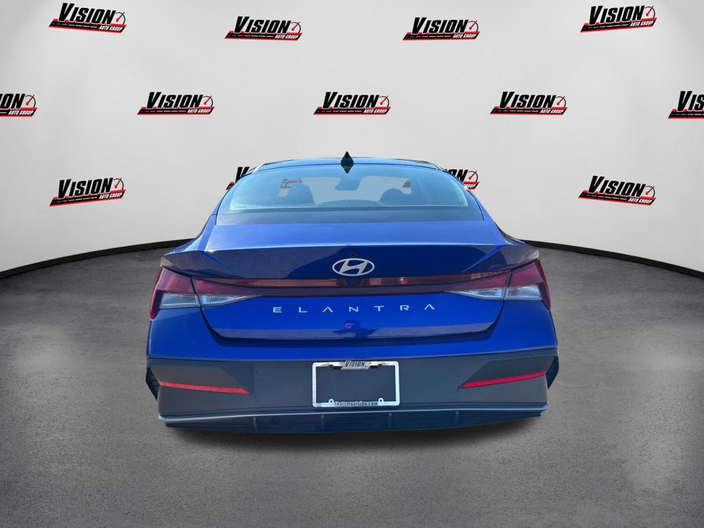 2024 Hyundai Elantra SE photo 6