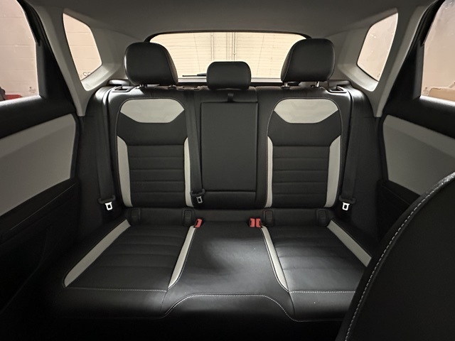 2025 Volkswagen Taos SEL photo 17
