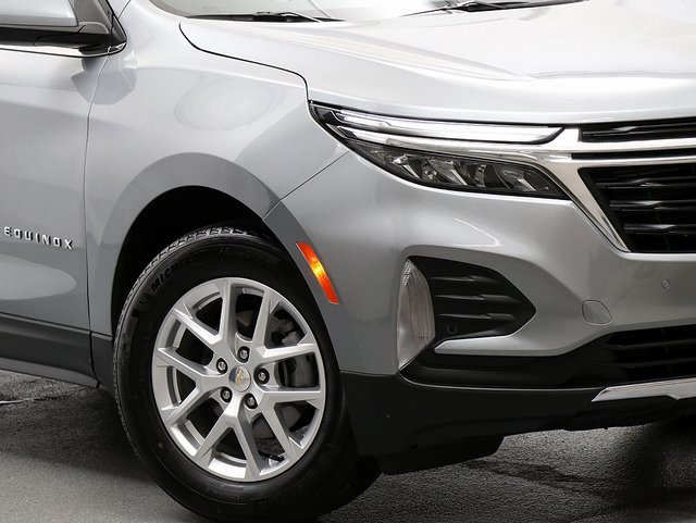 2024 Chevrolet Equinox LT photo 2