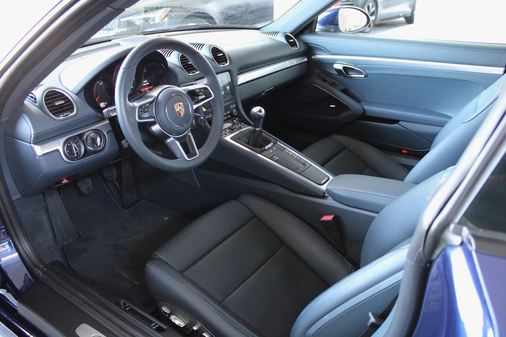 2025 Porsche Cayman Base photo 3