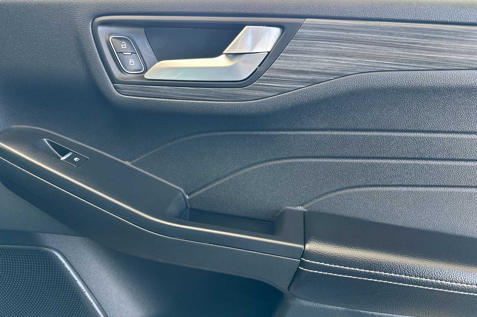 2025 Ford Escape Plug-In Hybrid Base photo 19