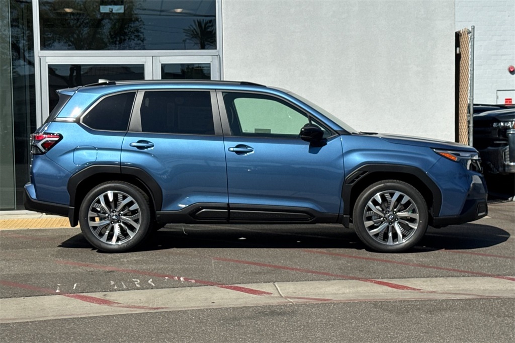 2025 Subaru Forester Touring photo 3