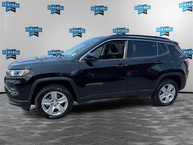 2022 Jeep Compass Latitude photo 2