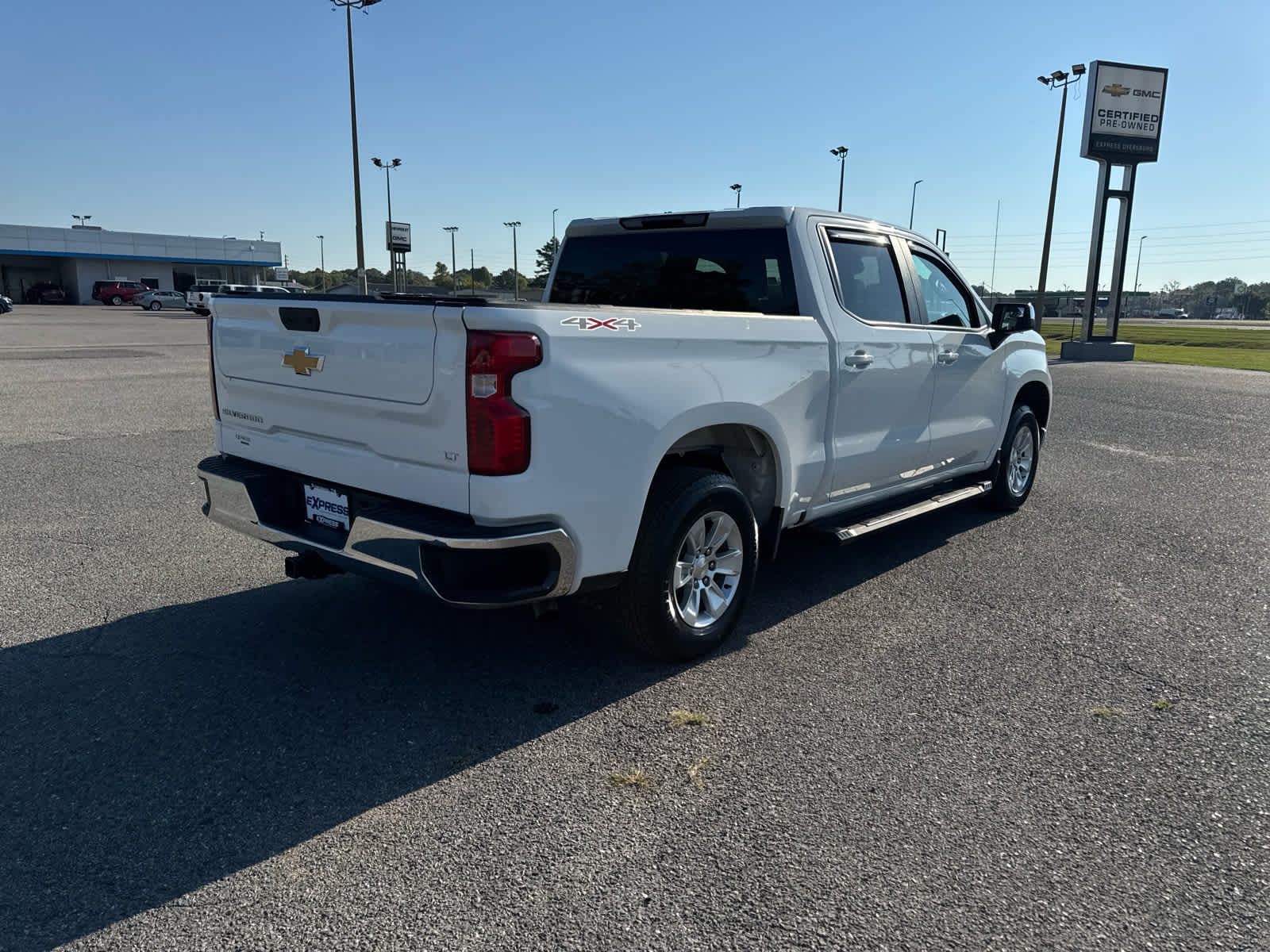 2023 Chevrolet Silverado 1500 LT photo 3