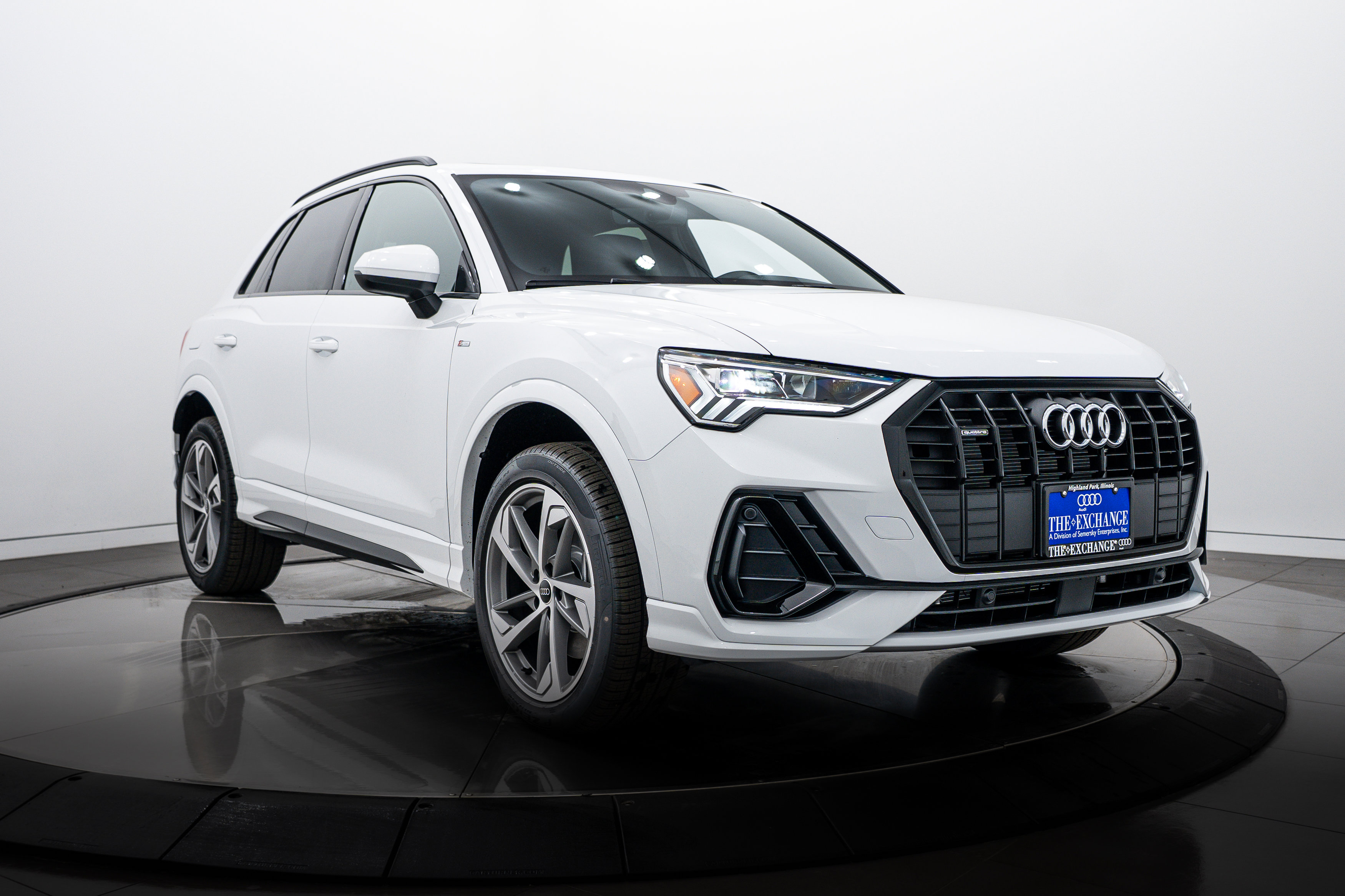 2025 Audi Q3 S line Premium photo 2