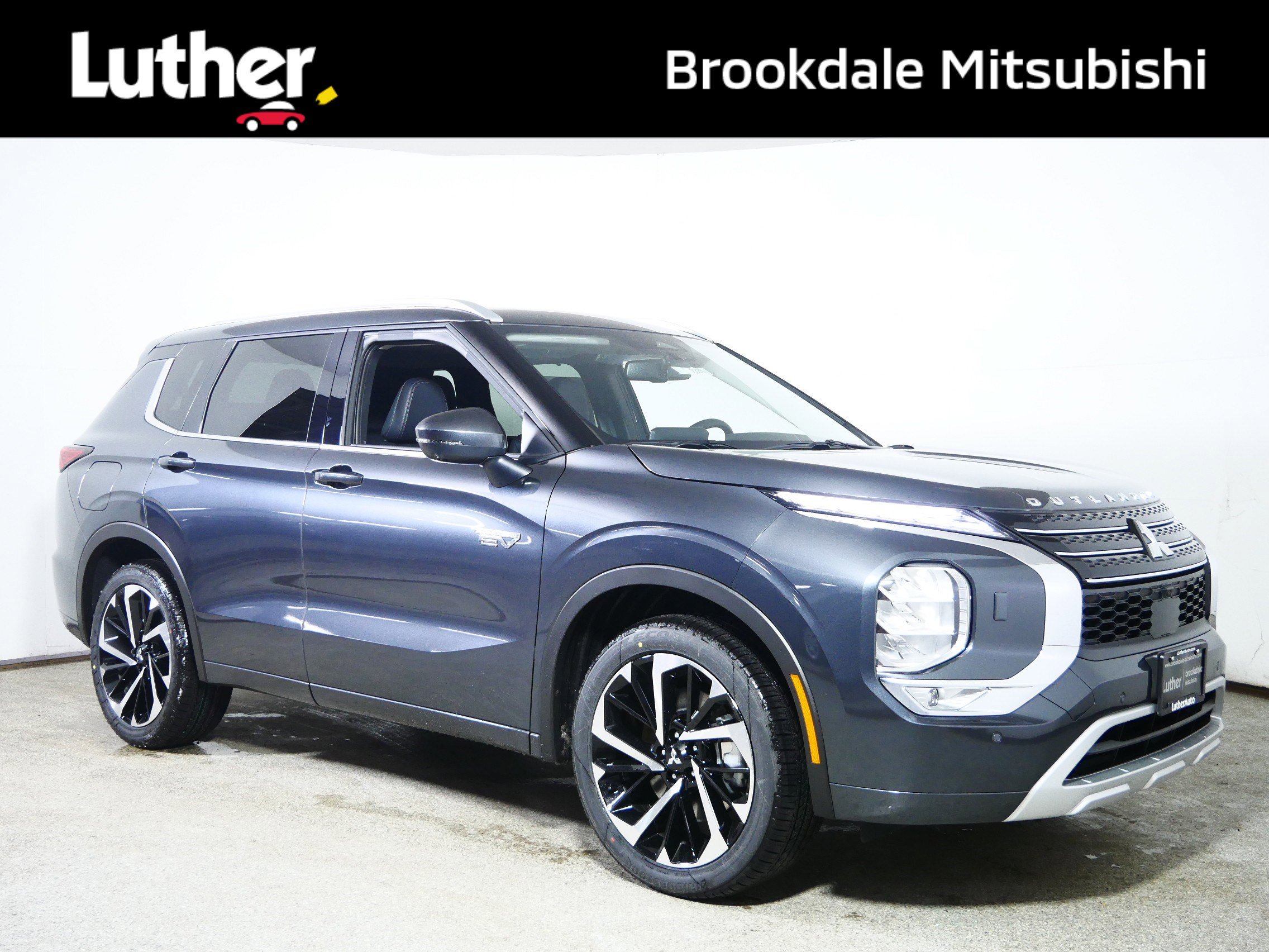 2025 Mitsubishi Outlander Plug-in Hybrid SEL's photo