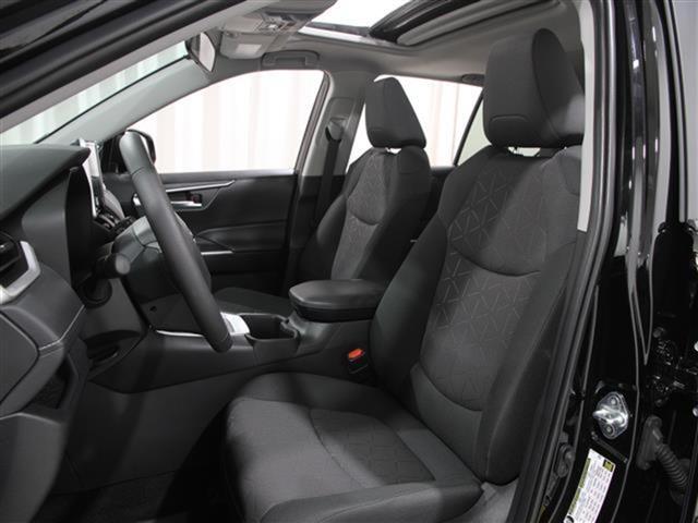 2024 Toyota RAV4 XLE photo 5