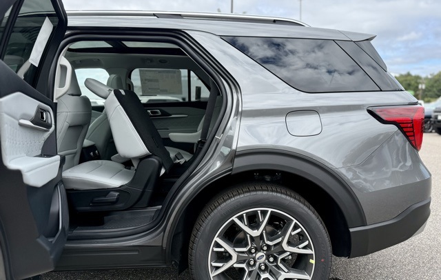 2025 Ford Explorer Platinum photo 30