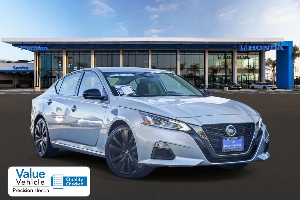 2020 Nissan Altima SR's photo