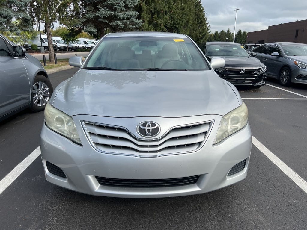2010 Toyota Camry LE photo 5