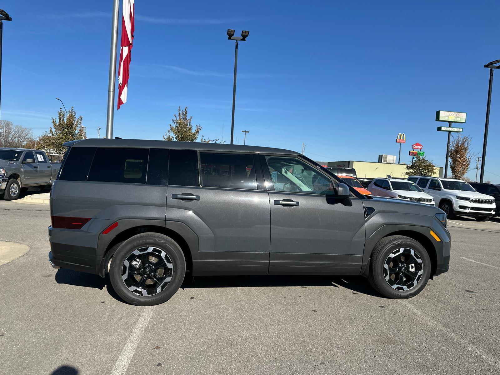 2025 Hyundai Santa Fe SE photo 2