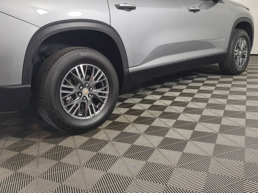 2025 Chevrolet Traverse photo 7