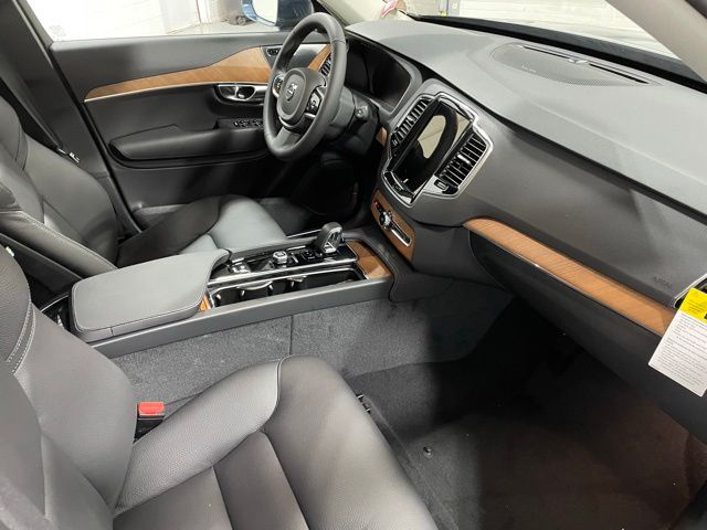 2025 Volvo XC90 T8 Plus photo 7