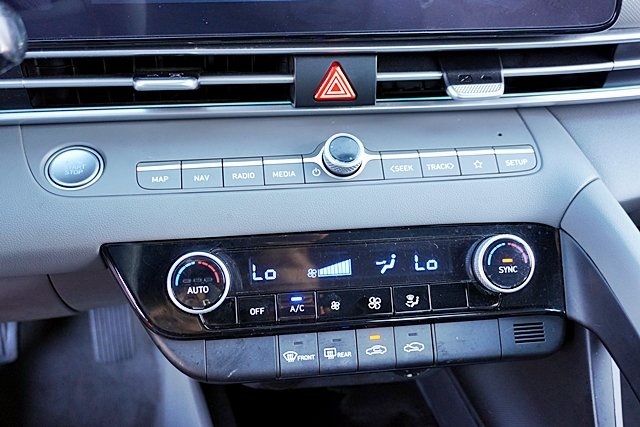 2024 Hyundai Elantra SEL photo 26