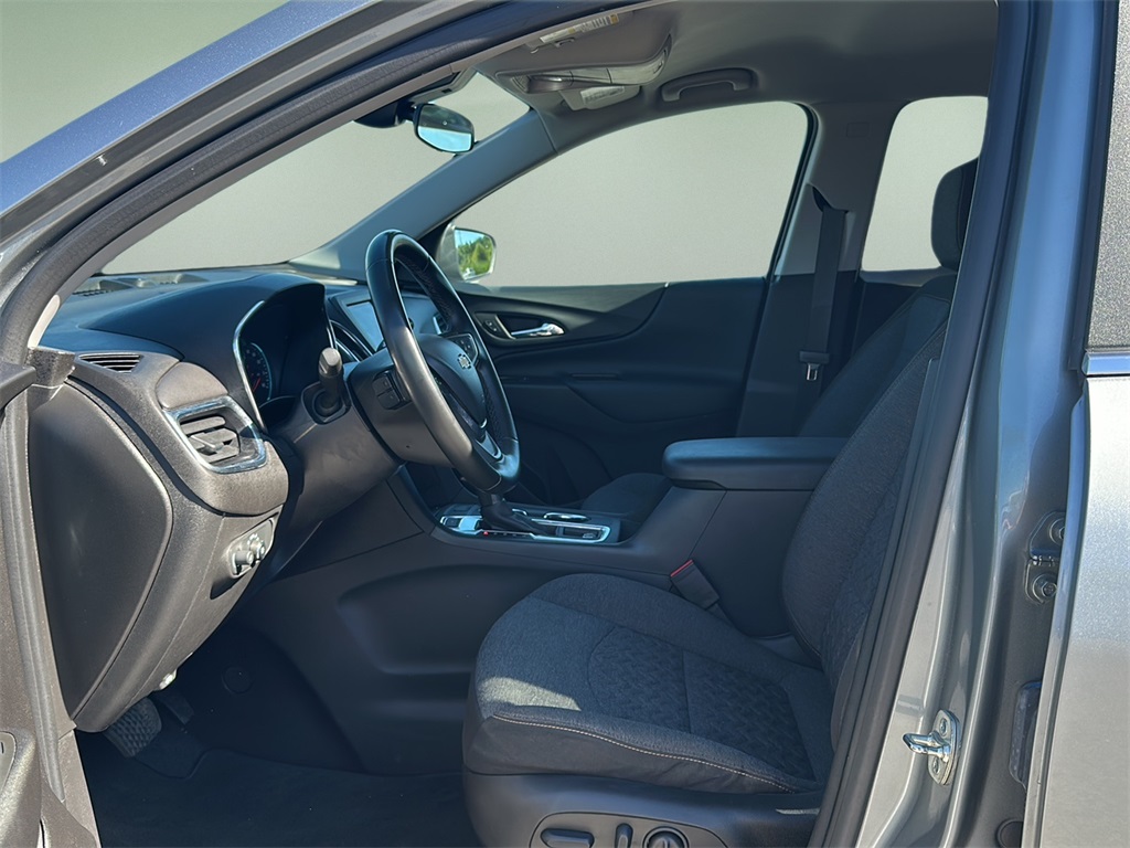 2024 Chevrolet Equinox LT photo 3