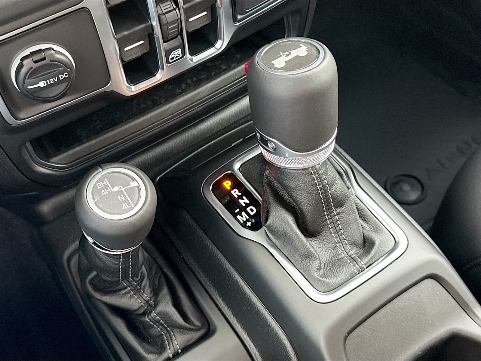 2025 Jeep Wrangler Sahara photo 17