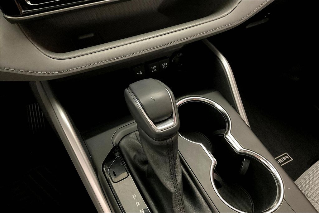 2021 Toyota Highlander Hybrid LE photo 31